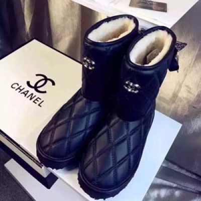 【CHANEL】巴黎冬季2015新款 高端定制純手工製作 經典菱格 點綴蝴蝶結設計 保持香奈兒高雅 簡潔 精美的風格 隨意百搭 鞋面採用義大利進口啞光絲綢牛皮，皮面柔軟、防水、耐用、易打理 讓你在雪地裡隨意穿著 內裡採