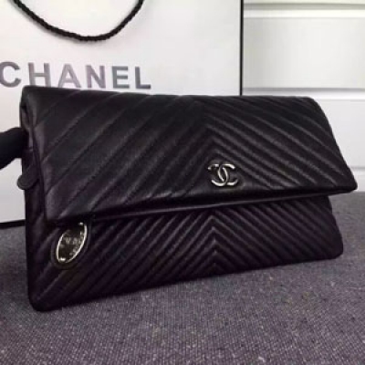 chanel 2015SS Gold hardware V handbag手包V形已是繼格子後的又一經典款將每季都會有它的身影而且也會是潮銀必備之一哦這次採用了澳洲的胎牛皮手感更加綿滑細膩且自身不會帶劃痕，尺寸26