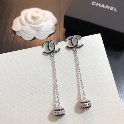 Chanel香奈兒 耳釘正品春夏新品 正品黃銅底材搭配各種日常和約會造型，隨性又經典 美美小仙女推薦自留