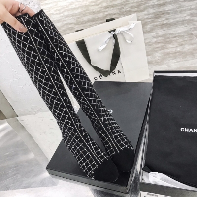 Chanel香奈兒 2019新款火爆炸街款 獨家發售 專櫃正品購入 開發 頂級代購品質複刻出貨。專櫃早已售空 整雙採用進口奧彩磚鑲嵌 也是今年香奈兒首次嘗試新風格 迎合當下最流行的局勢 高貴奢華 穿上它 你就是這條街最