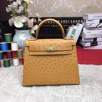 愛馬仕Hermes Kelly 28cm 進口頂級鴕鳥 全手工打造 進口蠟線 原廠五金 【稻草黃】金扣每一個環節都力求完美，每一針一線都透著工匠精神！