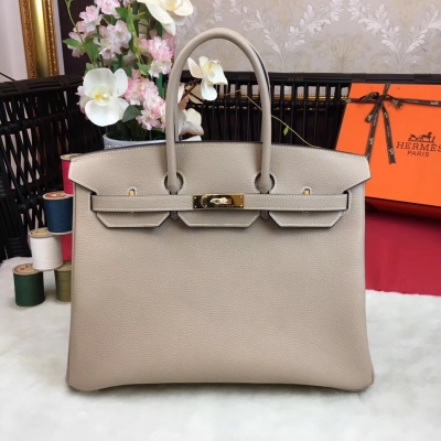 愛馬仕Hermes包包 經典款～【現貨】 BirKin35cm 原廠頂級進口小牛皮 全手工蜜蠟線縫製 老工匠手藝 細節完美無瑕疵 【淺灰】金銀扣