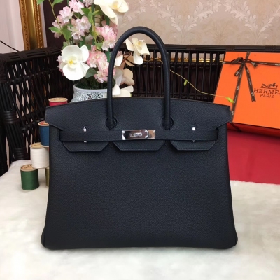 愛馬仕Hermes包包 經典款～【現貨】 BirKin35cm 原廠頂級進口小牛皮 全手工蜜蠟線縫製 老工匠手藝 細節完美無瑕疵 【黑色】金銀扣