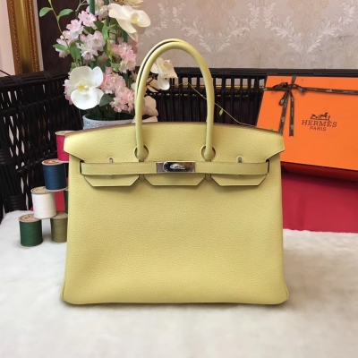 愛馬仕Hermes包包 經典款～【現貨】 BirKin35cm 原廠頂級進口小牛皮 全手工蜜蠟線縫製 老工匠手藝 細節完美無瑕疵 【小雞黃】金銀扣