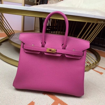 Hermes愛馬仕 Birkin 25cm 進口頂級小牛皮， 全手工配進口蠟線 原廠五金 【玉蘭粉】金銀扣！每一個環節都力求完美 細節完美無瑕