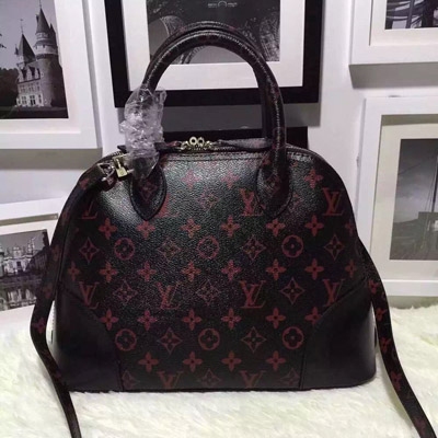 LV路易威登Louis Vuitton LV時尚主播linda等時尚潮人街拍新款2015官 網主推最新皮料演繹別樣風情正品打造進口 歐洲原廠頂級皮料選材YKK五金時尚氣場超 強趕場的快入手