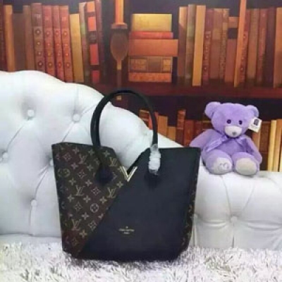 LV 最新款式正能量新一代夏冬季首先 品購入打版的原版頭層牛皮打造一秉承著品質為先的原則最新款購物袋內配小袋子逛街首選