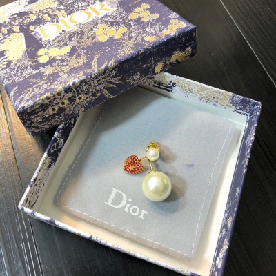 Dior迪奧 2020 新品 最新復古夏季DIOR TRIBALES單邊耳釘 正品黃銅底材 頂級電鍍工藝 施華洛世奇鑽 通勤、度假 搭配各種造型，隨性又經典 個性小仙女推薦必備自留款