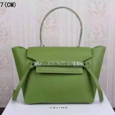 Celine Belt Bag  紐約曼哈頓已經到處可見最新的Belt bag蓋面此款手袋有點Trapeze的感覺，深受眾多明星厚愛，時尚又百搭，超模劉雯，奚夢瑤都在Show尺寸：28*24*17cm