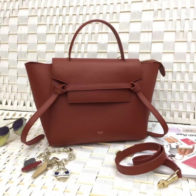 Celine Belt Bag 鯰魚包 紐約曼哈頓已經到處可見最新的Belt bag蓋面此款手袋有點Trapeze的感覺，上身效果特別好深受眾多明星厚愛，時尚又百搭尺寸：27cm belt