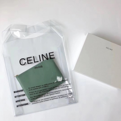 CELINE 塑膠袋手包 終於要出貨啦 今年不能沒有一個PVC透明袋 手包裡外全小羊皮.原單質量配盒子.塑膠袋可單買手包尺寸：25CM×18CM 塑膠袋尺寸：37CM×45CM