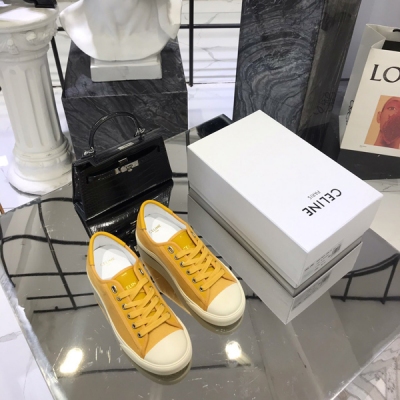 Celine 塞琳2019新款極簡帆布鞋小白鞋 材料：定制帆布特殊材料 內裡：全頂級牛皮 鞋底：原版開模大底 與原版對比無壓力。 Size:35-39