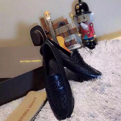 【Bottega Venetta】經典款純手工編織豆豆鞋，專櫃品質1:1精細做工線條完美，腳感超好，鞋面:頭層牛皮，豬皮內裡，碼數38-44