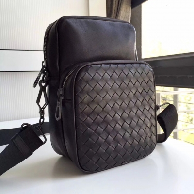 BV BOTTEGA VENETA 407385 專櫃新款男士小號登機包，原廠歐洲進口甩紋水胎牛，內地切條純手工編織！ 23*14.5*8cm