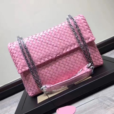 BV Bottega Veneta 9987進口紐西蘭羊皮精緻新穎，令人傾心的olimpia手袋注入幾分清新現在氣息，內裡麂皮，百搭舒適，可單肩和斜挎。尺寸：25cm，30cm