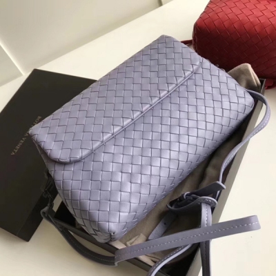 BV BOTTEGA VENETA 3589經典款單肩斜挎女包，翻蓋小包 ，誰也抵抗不了小包的誘惑，歐洲綿羊純手工編織 24x15x8