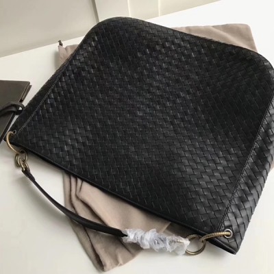 BV BOTTEGA VENETA 467094女士新款單肩包胎牛皮訂制市場獨家定制，優雅大方。喜歡單肩包的女人處處流露著一種對品質的追求，而擁有著這個大牌，品質，實用兼併的B家再適合不過。尺寸39*35*8