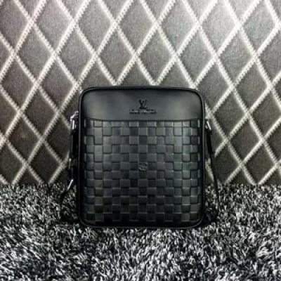 Louis Vuitton 經典爆款THOMAS 斜挎包使用Monogram 塗層帆布配置義大利進口原版黃皮超高精細度五金原版YKK拉鍊經典之作，完美做工簡單又不失時尚