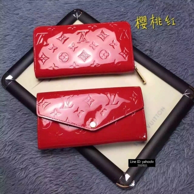 Lv SARAH錢夾  以Monogram Vernis皮革製成與精巧的內部設計融為一體，提供了多個內袋和信用卡卡槽 尺寸19*10cm