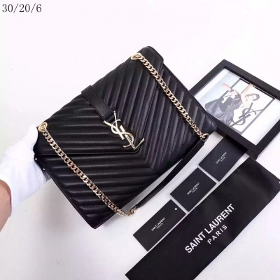 編號26588SAINT LAURENT MONOGRAMME 經典聖羅蘭採用原版南非皮肩背包 裝飾互扣式金屬YSL標誌 完美得你想像不到  配上專櫃一模一樣的平紋 你還不下手？尺寸：30x20X6cm