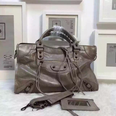 BALENCIAGA巴黎世家機車包  大號：//38cm  採用義大利進口油臘香皮！內置鏡子一枚，配70cm肩背帶！ 大號38cm，中號28cm，小號23cm