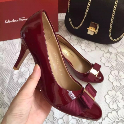 菲拉格慕Ferragamo 義大利的女鞋王國，創造力、激情和韌性是Ferragamo家族恒久不變的價值觀，並代代相傳。Salvatore Ferragamo異常關注品質和細節，他贏得了明星御用皮鞋匠的稱號。