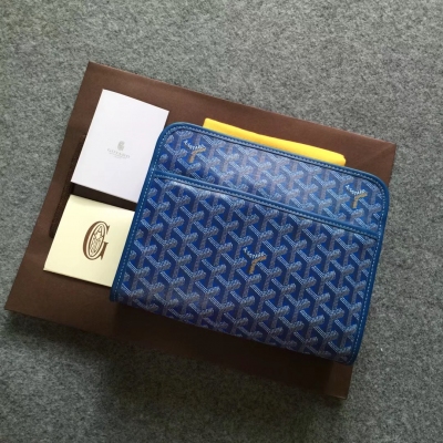 GOYARD（戈雅）成立於1853年，已超過150年的歷史，面料以麻，棉及大麻纖維混合織成後再塗上光面的樹膠醛醣，防水，結實，耐用，備受明星，王室，貴族的熱捧 GOYRAD洗潄包出貨啦 這款男女通用哦洗漱包是現如今旅行者