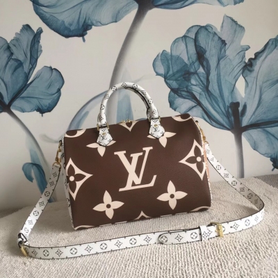 LV路易威登 SPEEDY 30 手袋 M41112拼色 Louis Vuitton Speedy 手袋的每個特色都堪稱經典，獨一無二的造型 皮質手柄 Monogram帆布 無怪乎它能成為世界最受青睞的包款 Speedy