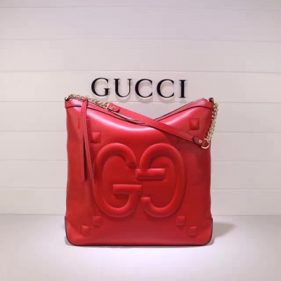 GUCCI全新款專櫃品質，原單質量，秋冬必備款！453562大紅色全皮浮雕GG，尺寸：34W x 35.5 H x 7.5D