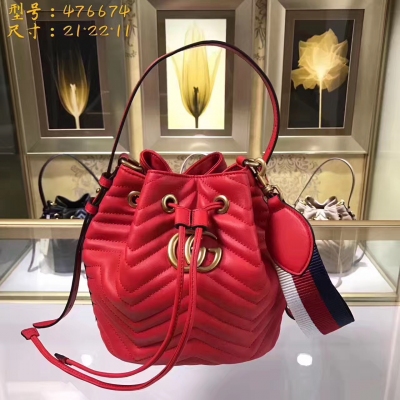 【GUCCI-古奇】 十年打造專業GUCCI 市場頂級獨家控貨，專櫃品質 採用進口牛皮，原廠五金！精緻做工。獨家實物拍照 品質如圖可見 。款號：476674。尺寸：21*22*11