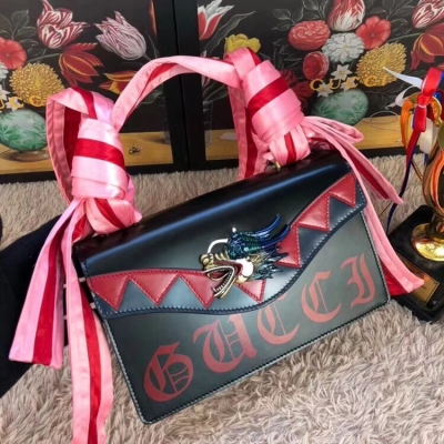 【GUCCI-古馳】 十年打造專業GUCCI 市場頂級獨家控貨，專櫃品質 採用進口牛皮，原廠五金！精緻做工。 獨家實物拍照 品質如圖可見 。款號：466404。尺寸：28*19*9