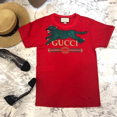 Gucci古馳 18春夏 復古logo刺繡綠豹T 原版定制的面料 印花效果一致 看下綠豹的實物 還原原版神態 螺紋也是定做的哦 版型沒有改動 可以情侶show 1色3碼