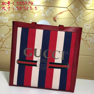 【Gucci 古馳】Gucci新款。 Ophidia mini bag條紋亞麻帆布，以白色、藍色和紅色的SyLaveWeb顏色重新解釋。體現了海洋感覺探索，裁剪紅色皮革與雙G橢圓形細節，設計一個可調整的肩帶與附加的鑰匙環