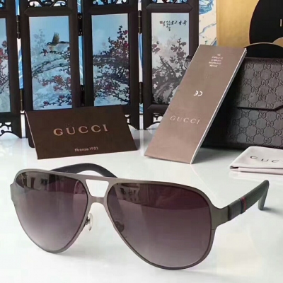 原單GUCCI 古馳 GG2252 時尚高檔 太陽鏡 墨鏡 男女款精緻漸變太陽眼鏡 防輻射潮款 駕駛員的最愛 款式不但潮 而且帶超舒服的！5個顏色都到貨啦！尺寸:62-13-13