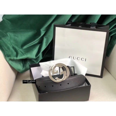 Gucci古馳皮帶 新款 互扣式G帶扣深受品牌輝煌的70年代經典設計所影響，得以重新詮釋。安放於織紋皮革腰帶之上。3.8cm