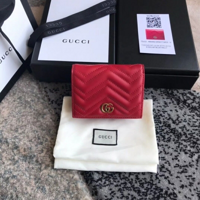 Gucci古馳 原廠皮GG marmont 小卡包採用絎縫原廠進口牛皮打造配以人形紋設計背面配以GG標誌進口復古金色金屬配件。尺寸：w11xh9x3cm。型號：466492