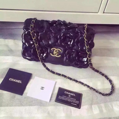 Chanel 2015年早春新款 仿古五金扣雙Clogo專櫃同步 現貨發售 進囗羊皮打造鏡面 山茶花專櫃購入製作 、[尷尬]打了十幾個板[發怒]才出的花芯朵配全身超級進口乳膠墊 上身超級舒服 凊新。百搭必入款