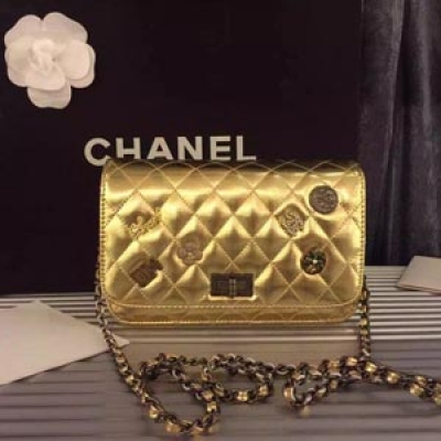 每個女人都需要這搭配神器—CHANEL 帥氣自信金鏈高貴大方