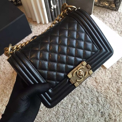 Chanel 辣媽款20cm球紋皮 黑色 金銀鏈出貨啦顆粒明顯皮質柔軟，骨邊豐滿，細節是那麼的動人，好手工品質杆杆滴