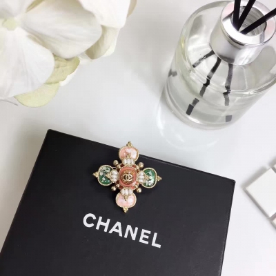 Chanel 胸針！17早春新品！新年必備單品！施華洛水晶珍珠 正品黃銅材質！純手工出品 高級定制！