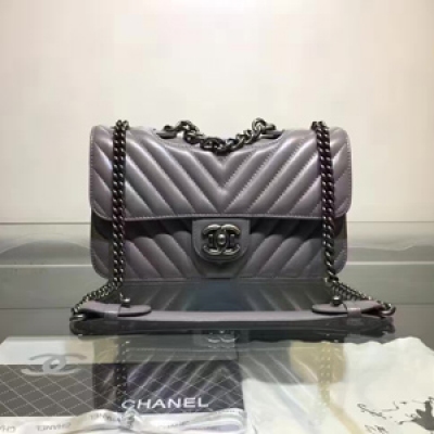 CHANEL 獨家實拍【全網首發】  孟買系列，最新做法鹿皮 配復古古銀色五金 同步於專櫃 任何細節做得相當到位 海關 逛專櫃毫無壓力！size：26.5cm