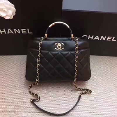 CHANEL FLAP BAG WITH TOP HANDLE確實到手挽的香奶奶特別爆在手柄的中間銜接了五金