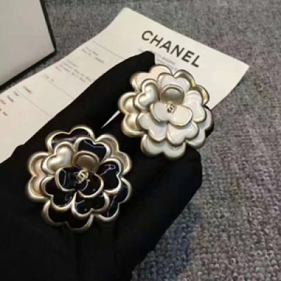 官網新款 Chanel 山茶花胸針 原版一摸一樣！每一個細節媲美專櫃正品，業內僅此一家全世界專櫃自購正品打版