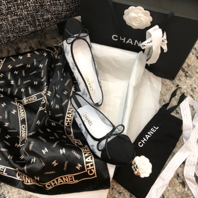 Chanel香奈兒 頂級品質 19ss專櫃新品芭蕾舞鞋 萬年經典～時尚單品 永恆的經典保持高雅.精美的風格 明星 網紅上腳隨處可見 奢華 永不褪去的流行！面料: 進口小羊皮～特殊材料＂羊皮內裡/墊腳～義大利原單A級真皮