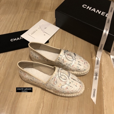 Chanel香奈兒2019專櫃新款 頂級品質漁夫鞋 原版布料搭配透明片 個性十足今夏最潮 漁夫鞋 百搭款 超好看 鞋面:原版布料+透氣孔CC材質 內裏:羊皮+原版舒適成型墊腳 鞋底:2CM橡膠成型底 碼數:35-40