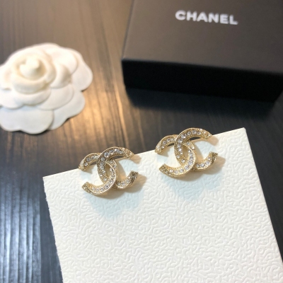 CHANEL香奈兒 新品小香兒耳釘買買#正品黃銅底材頂級電鍍工藝施華洛世奇鑽通勤、度假搭配各種造型，隨性又經典個性小仙女推薦必備自留款