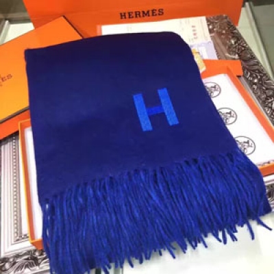 【頂級原單貨】Hermes方巾70*200cm。頂級羊絨披肩，精緻手工卷邊!設計師用足夠深的藝術功底及品味大幅度的展現繁華的花色，色彩飽滿，圖案栩栩如生，如生命般的絢麗，讓配搭的愛美女士更顯非凡氣質與美麗此款不配包裝型