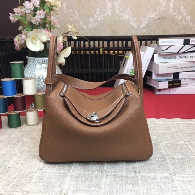 愛馬仕Hermes Lindy 26cm 原廠頂級進口原廠togo皮 配 手工蜜蠟線縫製 老工匠手藝 愛馬仕Hermes 經典款 【淺啡】銀扣