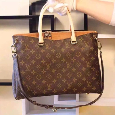 Louis Vuitton M40907 (34X26) LV 專用PVC進口製作，皮料軟硬剛好，手感釣特 別舒適，細節能夠充分的說明品質，看皮質， 看皮質，看走線，看油邊，看手把的弧度