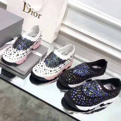 DIOR迪奧 new/s 花朵刺繡系列跑鞋 輕便舒適 DIOR Tokyo limited edition 同步出售！  原版一致楦型 秀氣不壓腳  進口高科技彈力網布 舒適透氣  立體刺繡與高工藝手工縫製相結合 進口